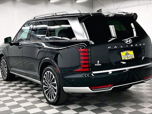 Used 2026 Hyundai Palisade Calligraphy FWD image 3
