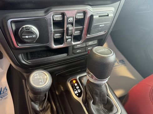 Used 2020 Jeep Gladiator Sport w/ Quick Order Package 24S image 20