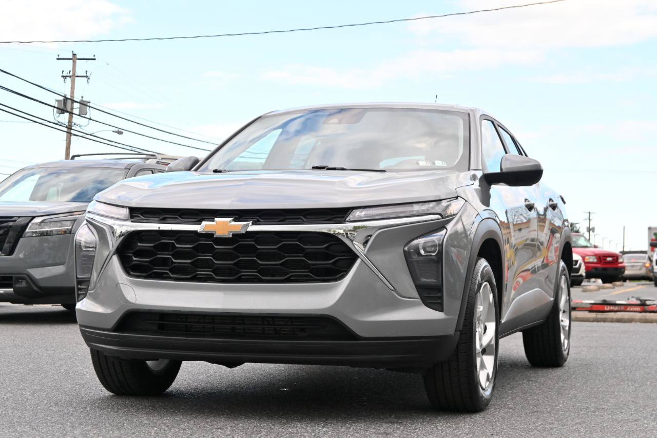 Used 2024 Chevrolet Trax LS w/ LS Convenience Package FWD image 5