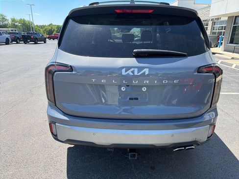 Used 2023 Kia Telluride EX FWD image 3