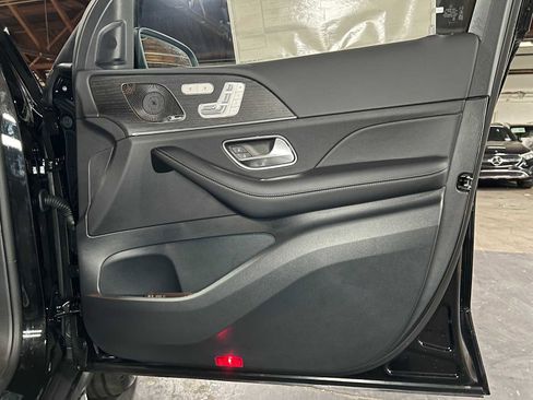 New 2026 Mercedes-Benz GLS 580 4MATIC image 10