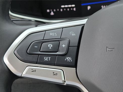 Certified 2025 Volkswagen Taos SE AWD/4WD image 19