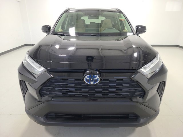 Used 2022 Toyota RAV4 XLE w/ Convenience Package AWD/4WD image 2