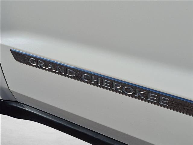 Used 2015 Jeep Grand Cherokee Limited AWD/4WD image 11