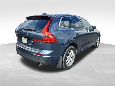 Used 2021 Volvo XC60 T5 Momentum w/ Climate Package image 11