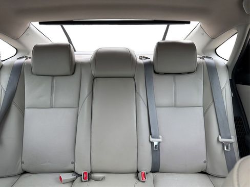 Used 2018 Toyota Avalon Limited image 16