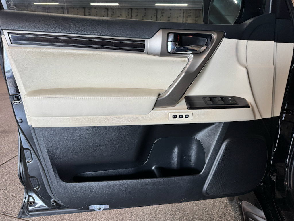 Used 2021 Lexus GX 460 Premium w/ Premium Package AWD/4WD image 15