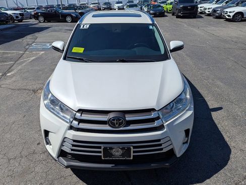 Used 2018 Toyota Highlander XLE AWD/4WD image 3