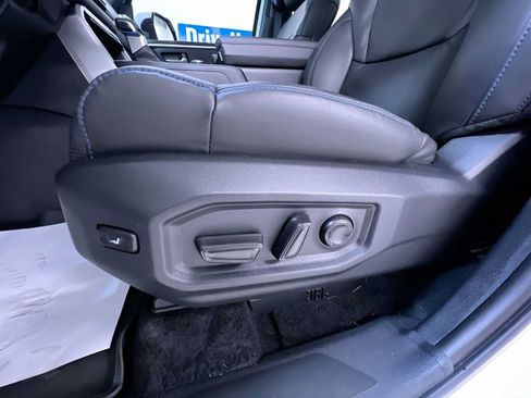 Used 2025 Toyota Tundra Platinum AWD/4WD image 13