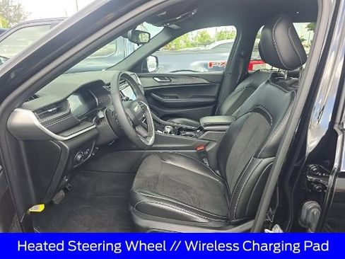 Used 2023 Jeep Grand Cherokee L Laredo RWD image 10