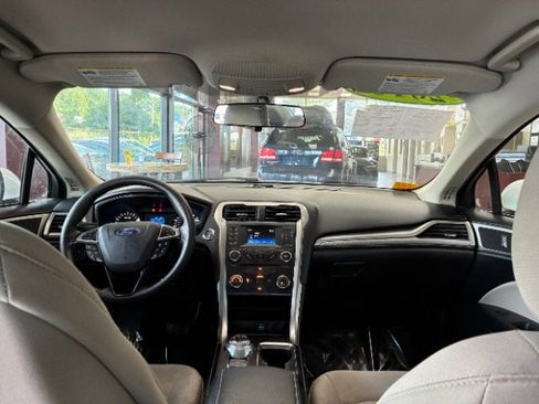 Used 2018 Ford Fusion S image 19