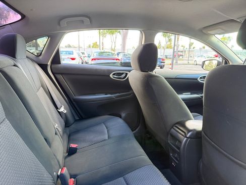 Used 2019 Nissan Sentra SR w/ Exterior Package image 17