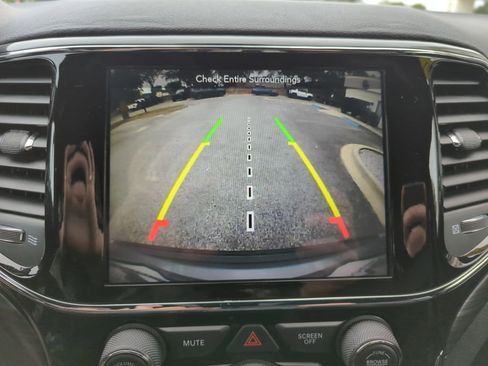 Used 2019 Jeep Grand Cherokee Altitude image 24