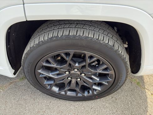 Used 2025 Jeep Grand Cherokee L Summit w/ Advanced Protech Group IV AWD/4WD image 25