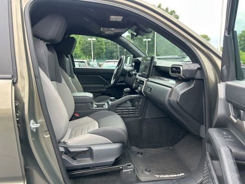 Used 2025 Toyota Tacoma TRD Off-Road AWD/4WD image 18