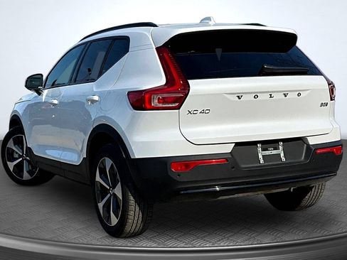 Used 2026 Volvo XC40 B5 Plus AWD/4WD image 4