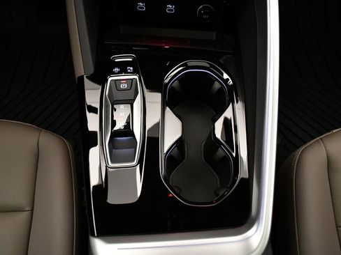 Used 2025 Audi Q5 Premium w/ Convenience Package image 29