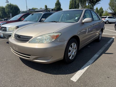 Used 2004 Toyota Camry LE FWD image 1