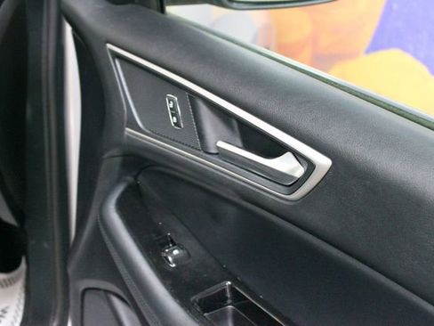 Used 2019 Ford Edge SEL w/ Equipment Group 201A AWD/4WD image 11