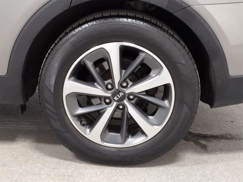 Used 2019 Kia Sorento EX image 14