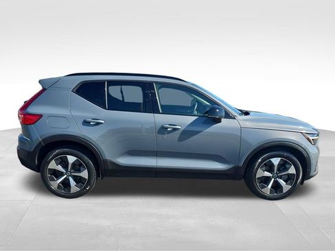 Used 2023 Volvo XC40 B4 Ultimate FWD image 7