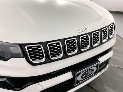 Used 2025 Jeep Compass Limited AWD/4WD image 28
