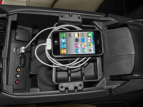 Used 2016 Ford Fusion SE w/ Equipment Group 502A FWD image 18