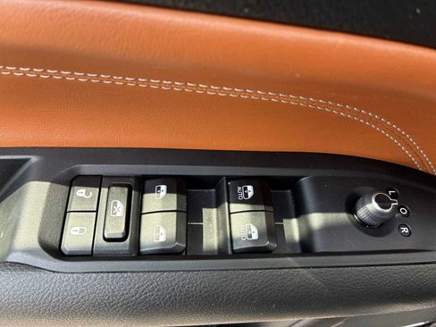 Certified 2024 Jeep Compass Limited w/ Sun and Sound Group AWD/4WD image 15
