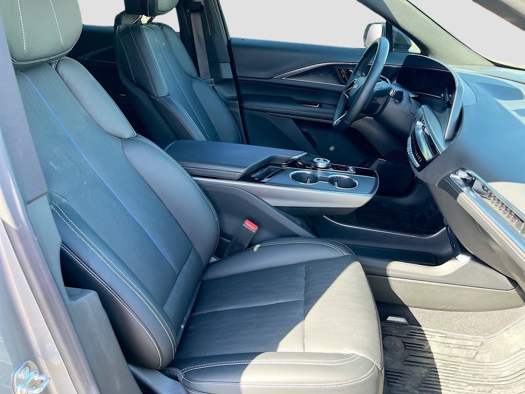 Used 2025 Cadillac Lyriq Sport RWD image 27
