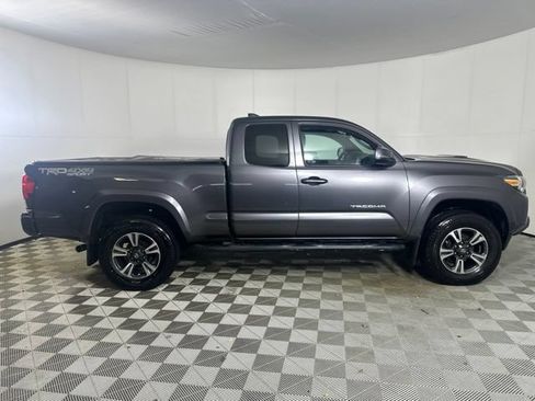 Used 2018 Toyota Tacoma TRD Sport w/ Technology Package AWD/4WD image 7