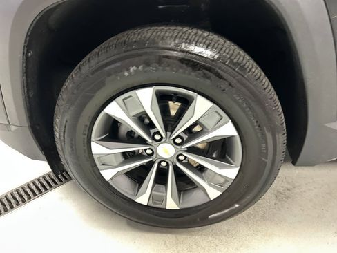 Used 2025 Chevrolet Equinox LT image 9