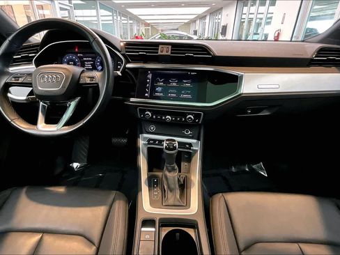 Used 2021 Audi Q3 2.0T Premium w/ Convenience Package AWD/4WD image 16