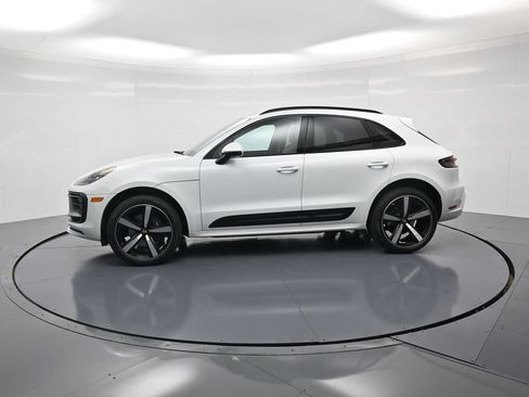 Used 2026 Porsche Macan AWD/4WD image 2