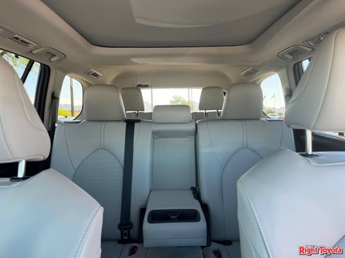 Certified 2025 Toyota Grand Highlander FWD image 32