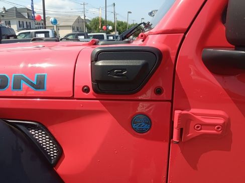 Used 2024 Jeep Wrangler Unlimited Rubicon 4xe image 9