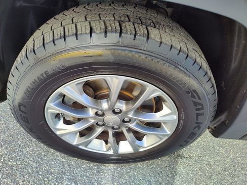 Used 2019 Jeep Cherokee Latitude Plus w/ Cold Weather Group image 21