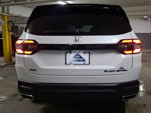 Used 2025 Honda Pilot Black Edition image 5
