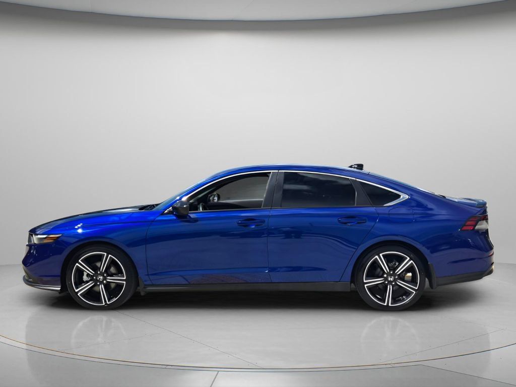 Used 2025 Honda Accord Sport image 3