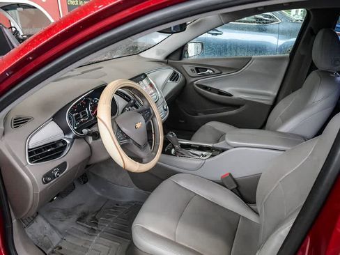 Used 2018 Chevrolet Malibu Premier w/ Premier Sun and Wheel Package FWD image 16