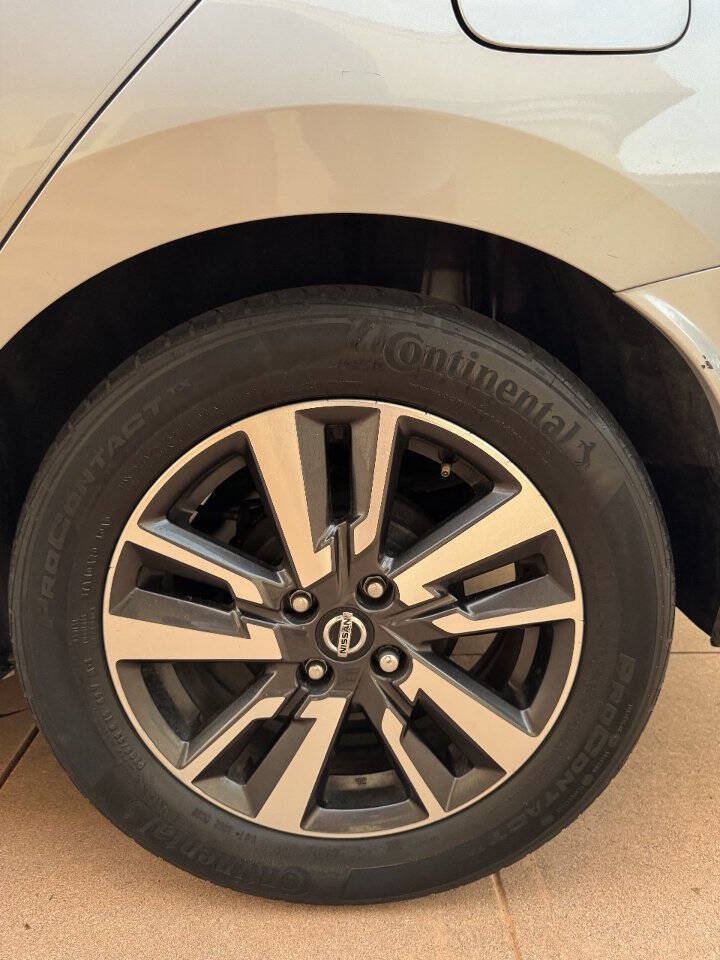 Used 2022 Nissan Versa SV FWD image 32