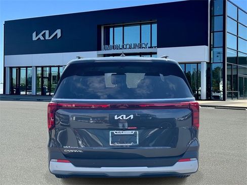 New 2026 Kia Carnival EX image 5