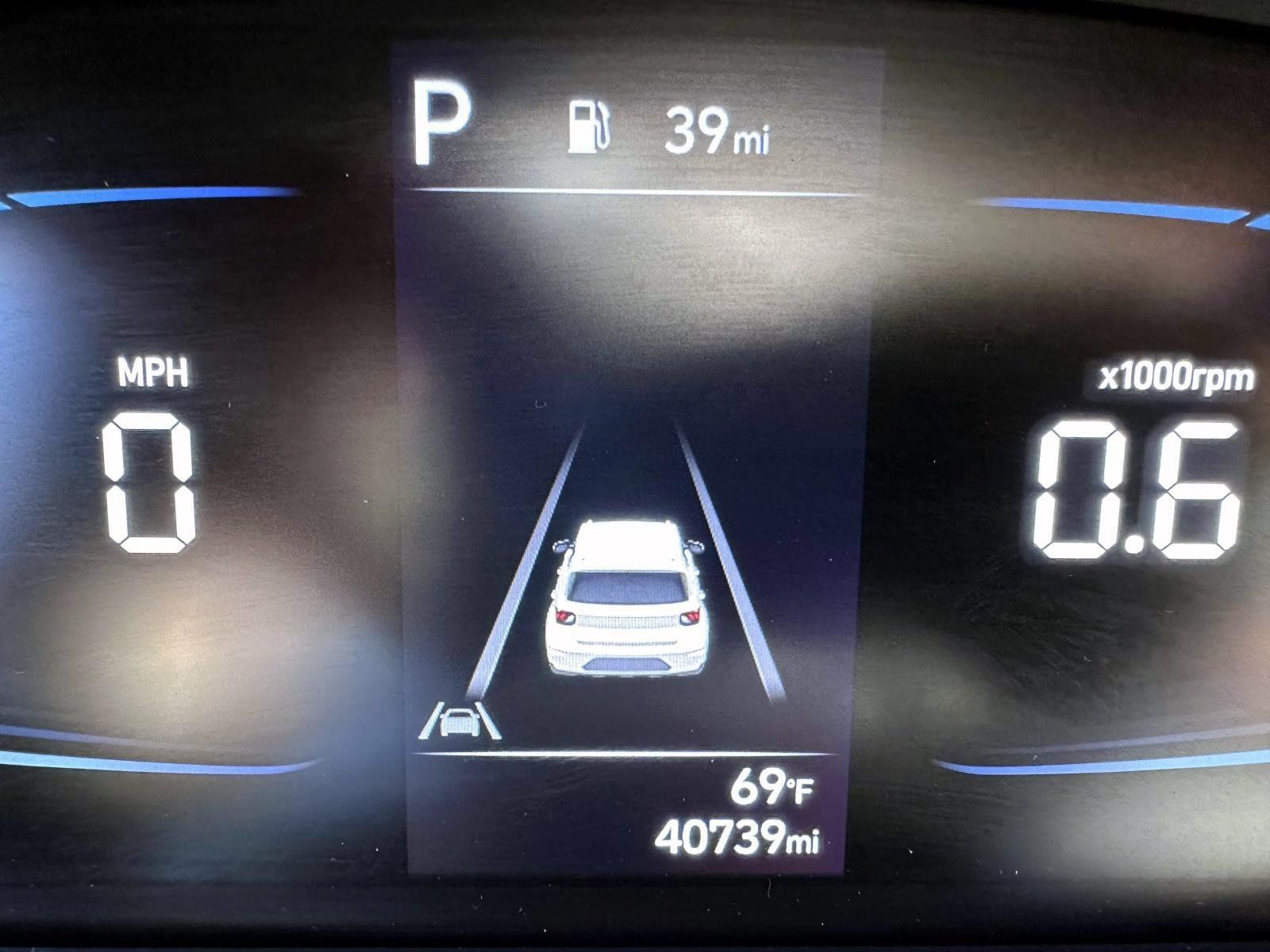 Used 2023 Hyundai Venue Limited w/ Cargo Package FWD image 30