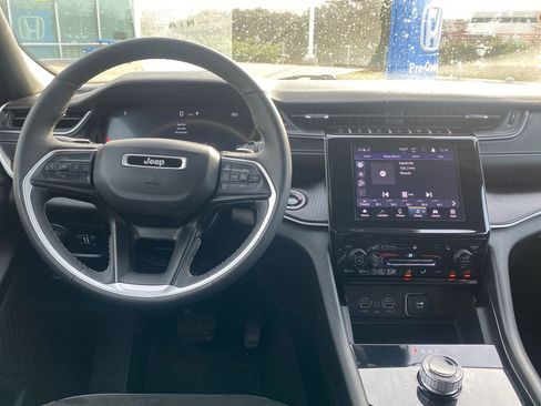 Used 2024 Jeep Grand Cherokee L Laredo image 22