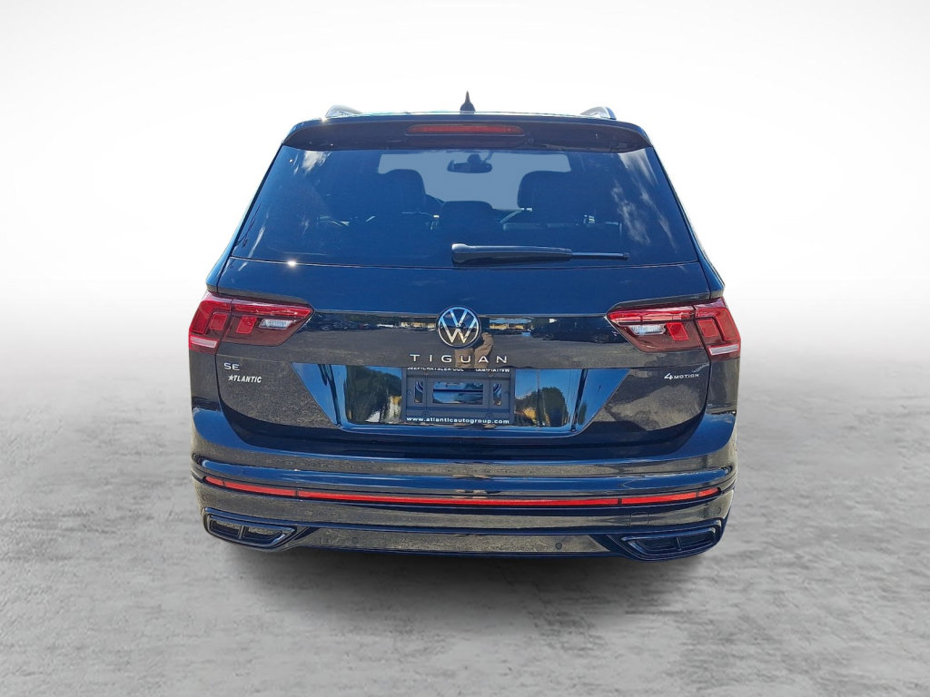 Used 2024 Volkswagen Tiguan SE R-Line AWD/4WD image 4