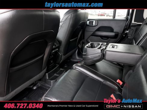 Used 2018 Jeep Wrangler Unlimited Sahara w/ Uconnect 4C Nav & Sound Group AWD/4WD image 29