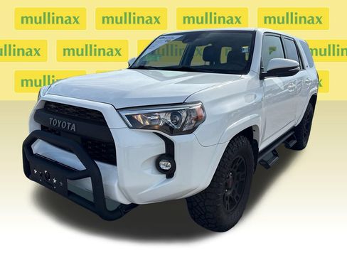 Used 2022 Toyota 4Runner SR5 Premium w/ Moonroof Package RWD image 11
