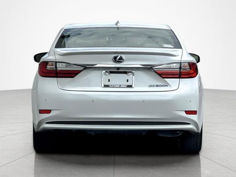Used 2017 Lexus ES 300h w/ Navigation System Package FWD image 4