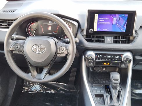 Used 2025 Toyota RAV4 XLE FWD image 22