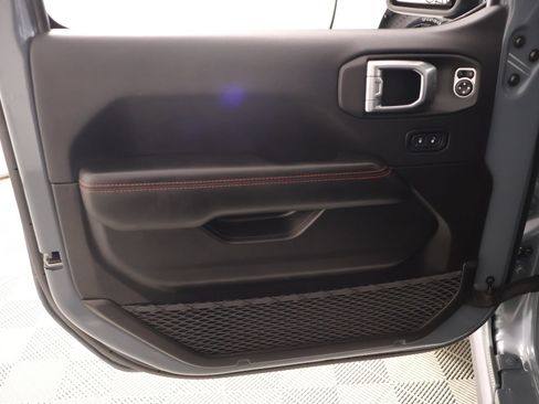 Used 2025 Jeep Wrangler Rubicon w/ Convenience Group AWD/4WD image 14