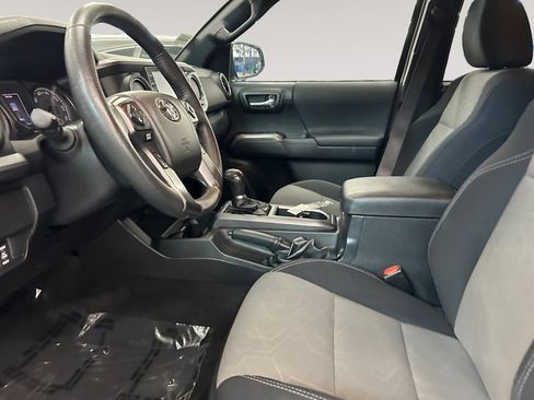 Used 2021 Toyota Tacoma 4x4 Double Cab image 9